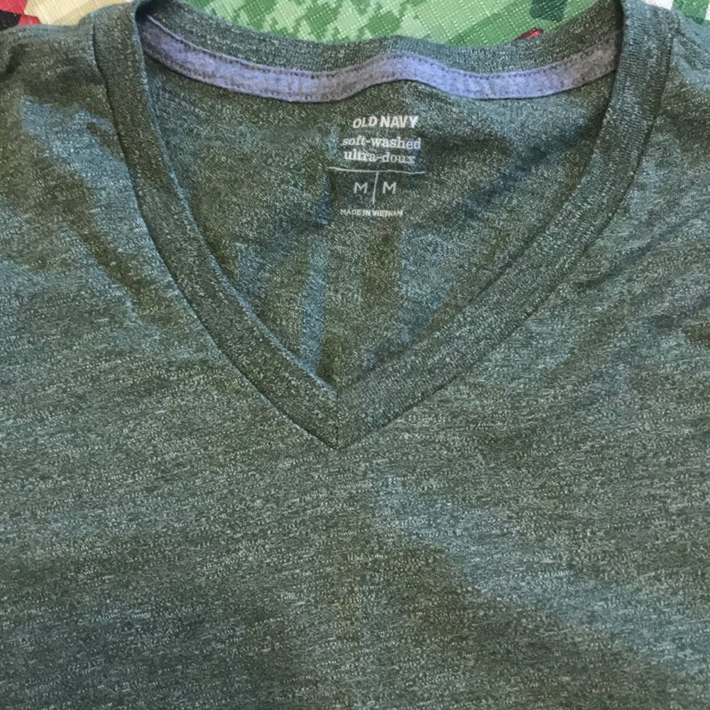 Men’s V neck tee